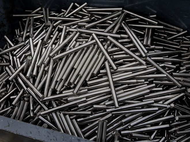 Round and square steel bars